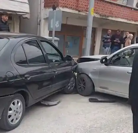 Düzce'de Yine Kaza: 3 Yaralı...