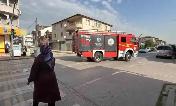 Kartepe'de Yaya Geçidinde Yürüyen Şahıs Tırın Altında Kaldı...