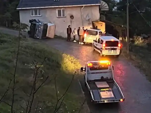 Kocaeli'de Kamyonet Faciası! Kasada Çocuklar Varmış...