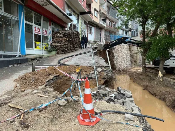 İzmit'te Çöken İstinat Duvarı Yine Çöktü! 