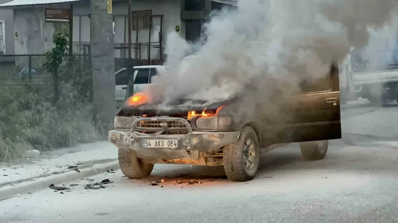 Düzce'de Cipin Motoru Yandı!..Düzce’de motorundan dumanlar yükselen cip alev alev yandı.