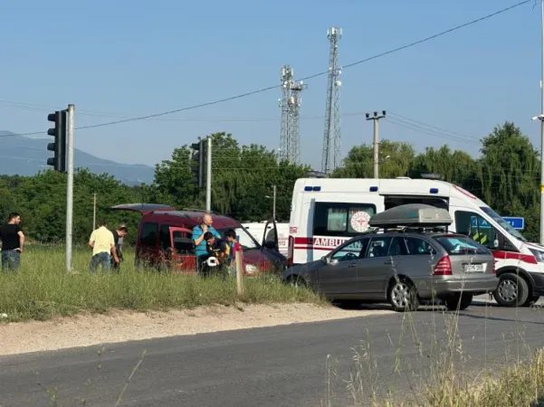 Sakarya'da Kaza 2 Araç Çarpıştı 4 Kişi Yaralandı...