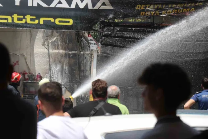 Sakarya Oto Yıkamacıda Korkutan Yangın: Mahalleli Sokağa Döküldü