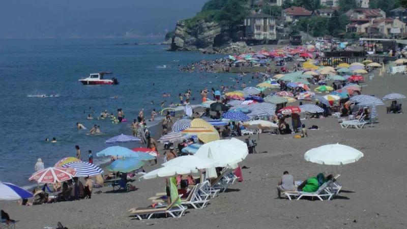 Düzce'de Karadeniz Sahilleri Dolup Taştı...