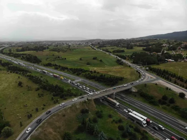 Bolu Geçişinde Trafik Sıkışıklığı Yaşanıyor...