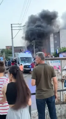 Gebze'de Hurdalıkta Çıkan Yangın Panik Yarattı