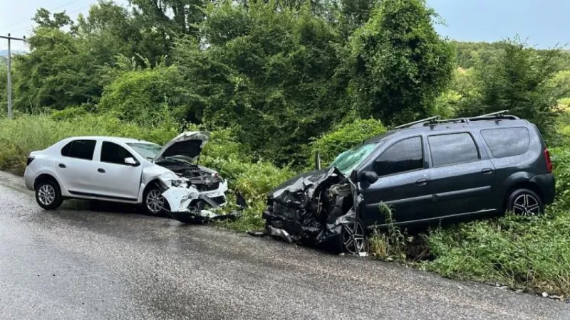 Sakarya Hendek'te Yağışlı hava kazayı beraberinde getirdi: 6 yaralı