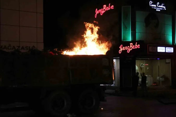 Sakarya serdivan'da İlginç Çöp Yangını!