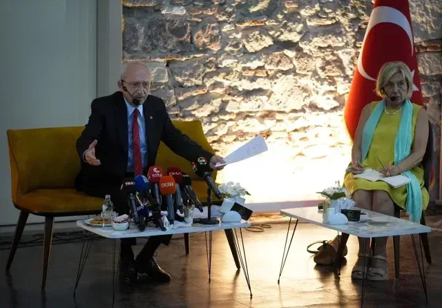 Kılıçdaroğlu'ndan Özel'e zehir zemberek "El sıkma" yanıtı: Sarayda oturan zatın elini sıkmayacağız ve mücadele edeceğiz