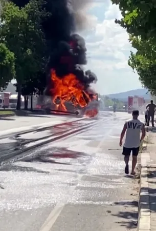 Sakarya'da Tır Alev Topuna Döndü