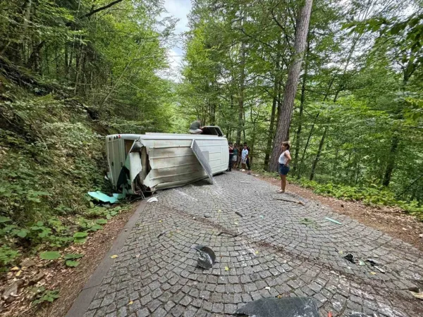 Bolu'ya Antalya'dan Gelen Karavan Devrildi