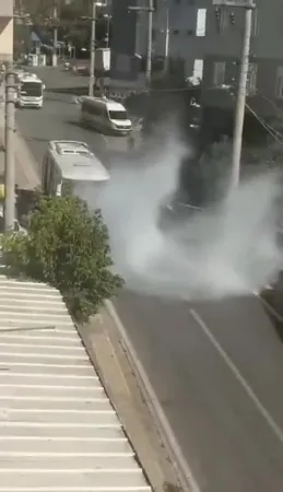 Kocaeli’nin Çayırova İlçesinde Halk Otobüsünde Çıkan Yangın Korkuttu