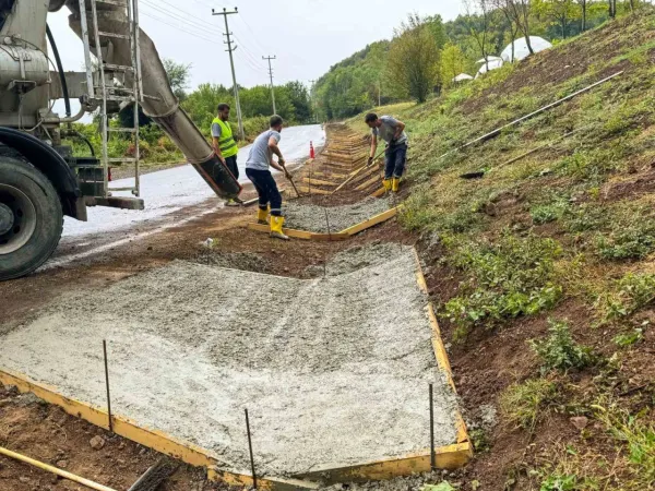 Düzce'de Yağışa Rağmen Çalışmalar Sürüyor