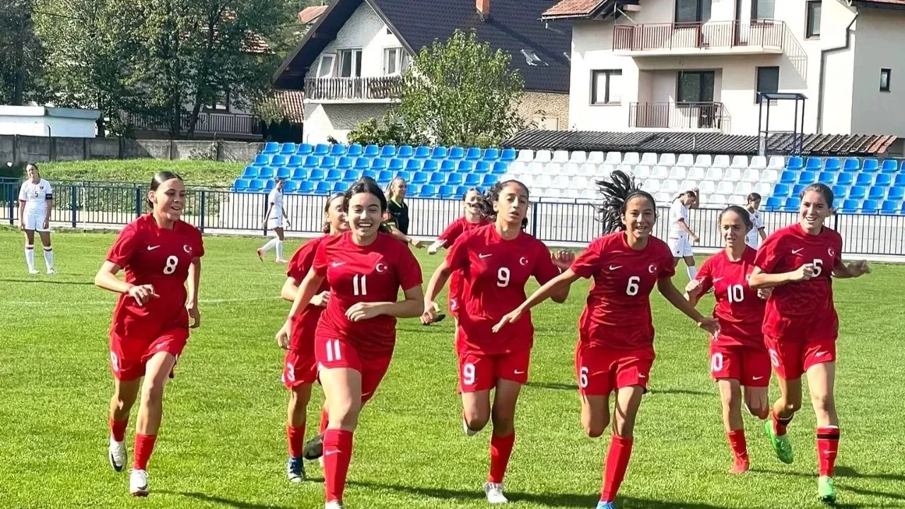 Kocaeli Bayan Futbol Kulübü Oyuncusu Sümeyye Aslan UEFA Turnuvasında Gol Attı