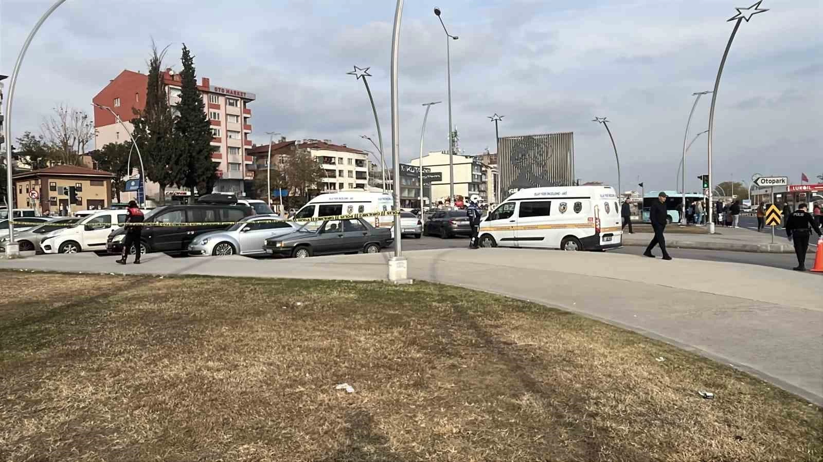 Minibüsten Gelen Koku! Gebze'de Park Halindeki Minibüste Esrarengiz Ölüm