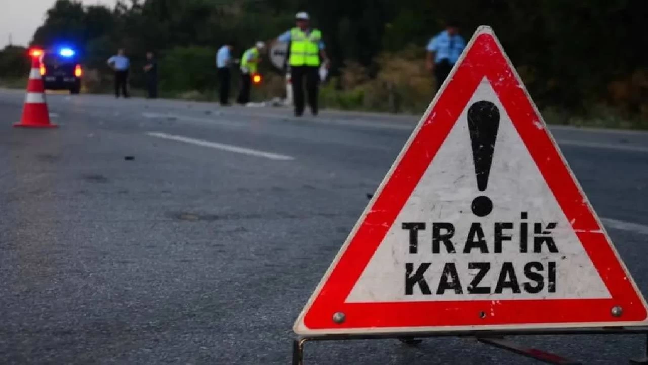 Malatya-Adıyaman Yolunda Üst Üste Trafik Kazası! Kamyon Çekiciye Çarptı, 1 Yaralı