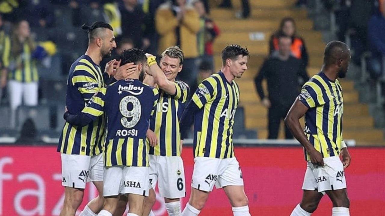 Fenerbahçe Kayserispor Deplasmanında Farkı Açtı! 3-1 İlk Yarı Skoru