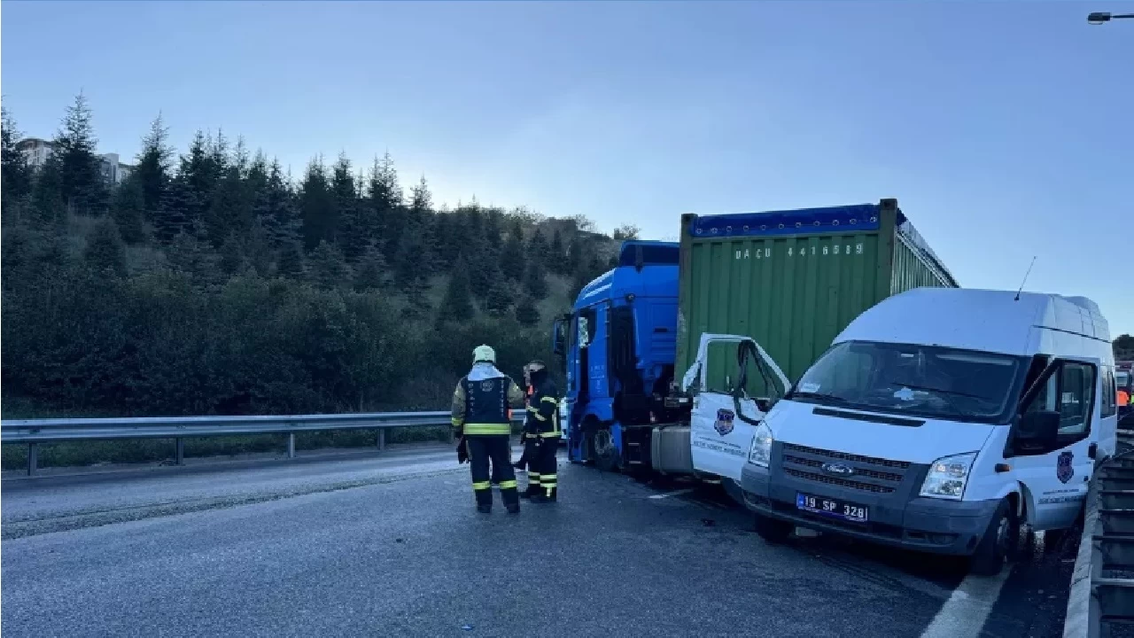 Kocaeli Anadolu Otoyolunda Zincirleme Trafik Kazası! 5 Kişi Yaralandı