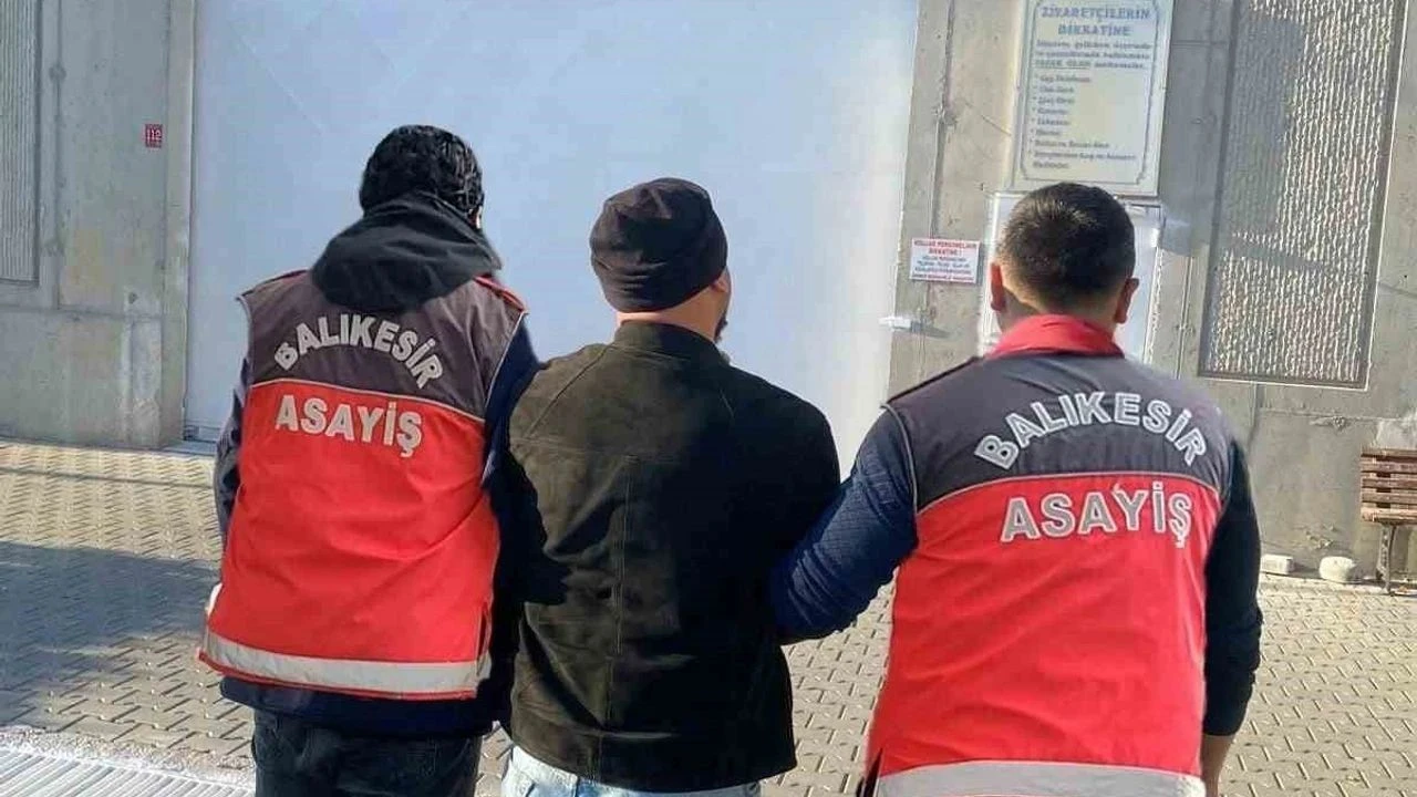 Ayvalık’ta Sahte Kredi Kartı Operasyonu! 62 Yıl Hapis Cezalı Şahıs Yakalandı