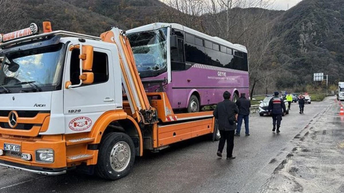 Sakarya’da 6 Araçlı Zincirleme Kaza! 15 Yaralı