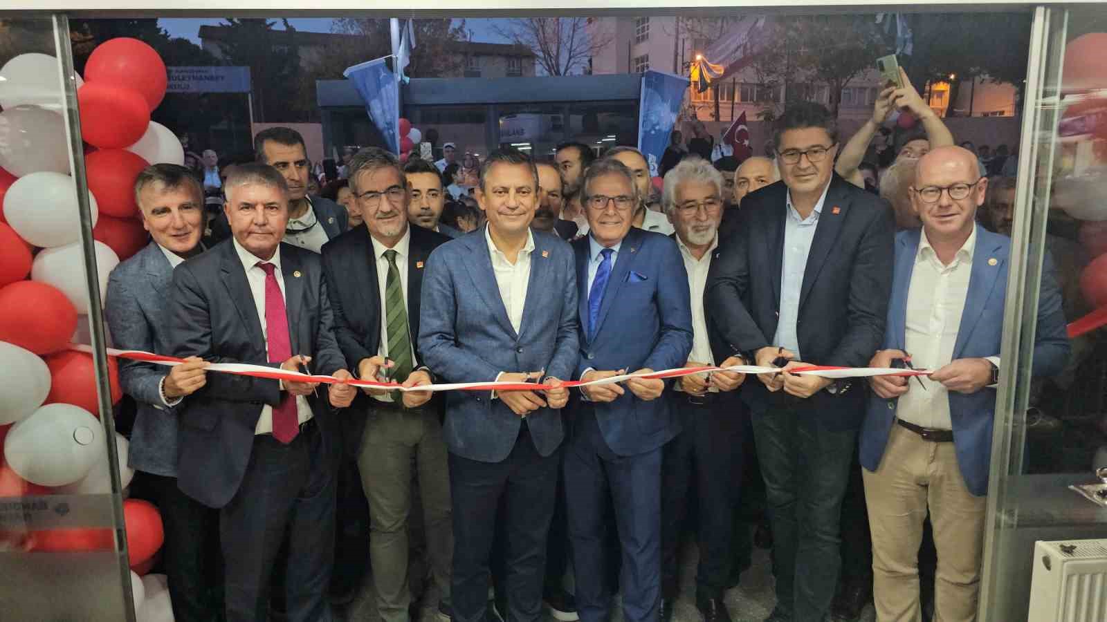 bandirmada-kent-lokantasi-chp-genel-baskani-ozgur-ozelin-katilimiyla-acildi