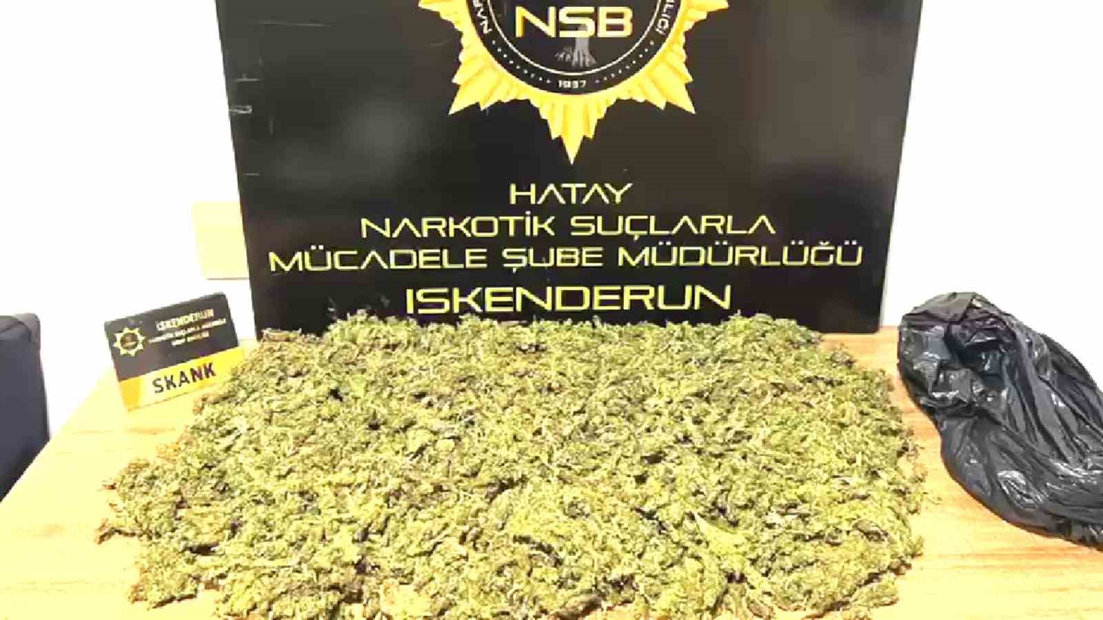 durdurulan-otomobilde-5-kilogram-skunk-uyusturucu-ele-gecirildi