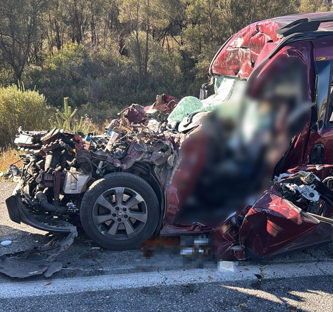 Erzincan'da Meydana Gelen Trafik Kazasında Fiat Marka Otomobil İle Tır Çarpıştı