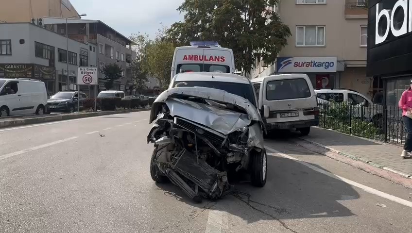 hasta-tasiyan-ambulans-otomobil-ile-kafa-kafaya-carpisti