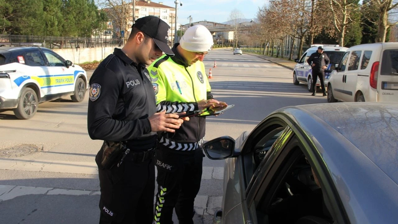 Okul çevresinde yapılan denetimlerde uyuşturucu ele geçirildi