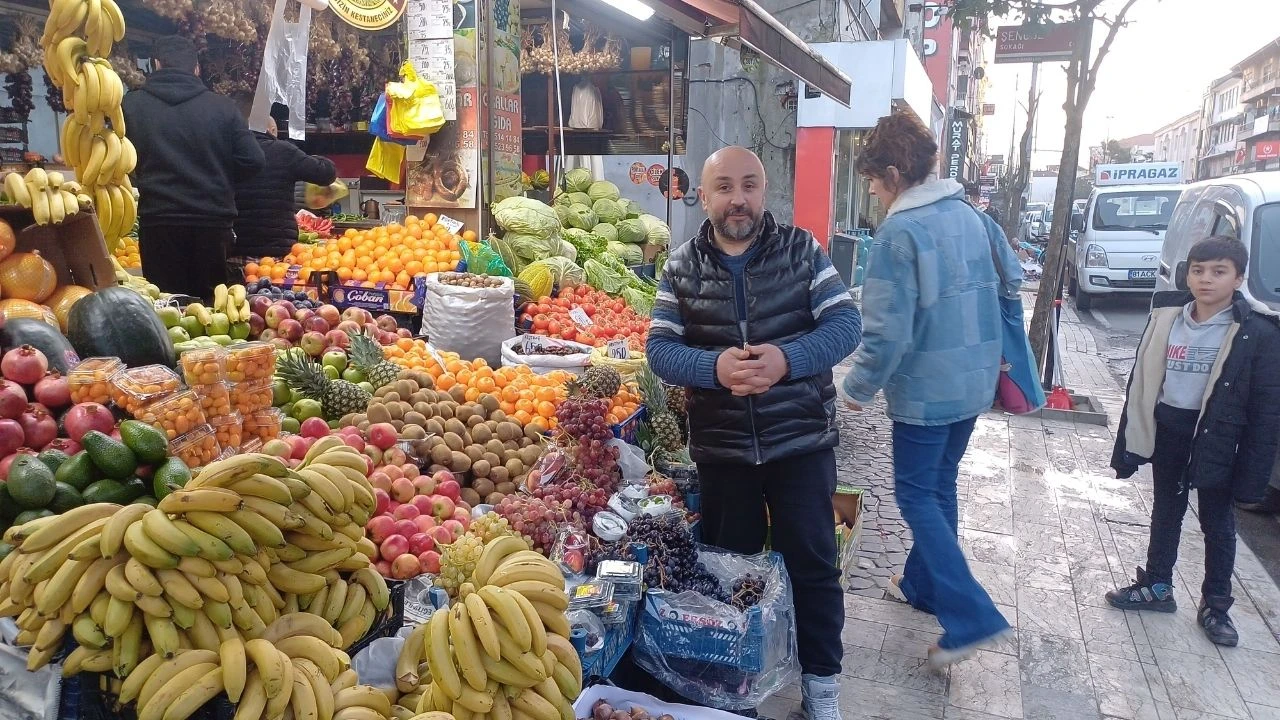 Düzce'de yaz meyveleri hamileler için tezgahlara geldi