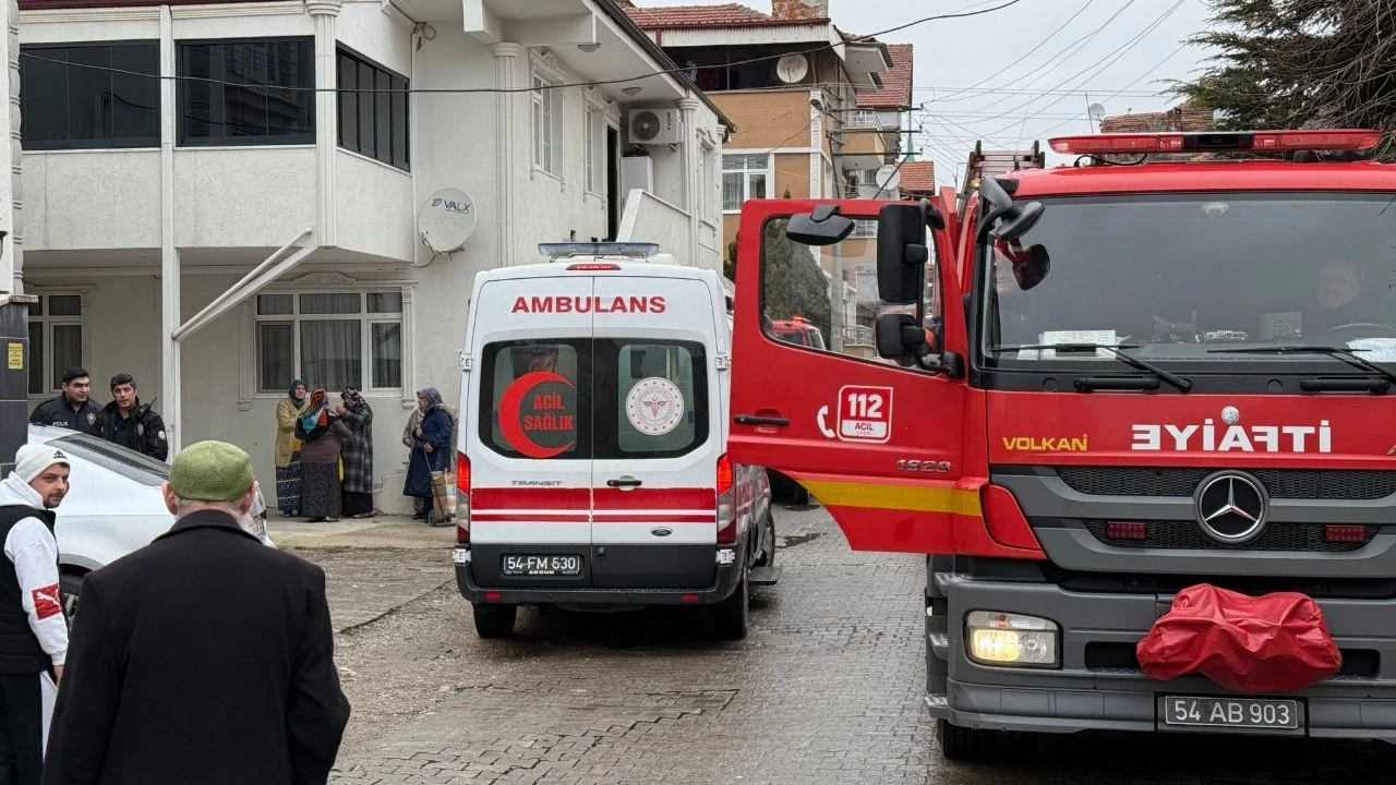 Sakarya Erenler'de yangın çıktı: Ocakta unutulan yağ paniğe yol açtı