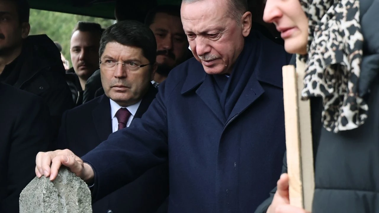 Cumhurbaşkanı Erdoğan, Bolu'da hayatını kaybeden Gültekin ailesinin cenazesine katıldı