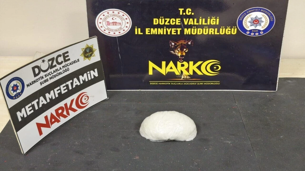 Düzce'de uyuşturucu operasyonu: 330 gram metamfetamin ele geçirildi