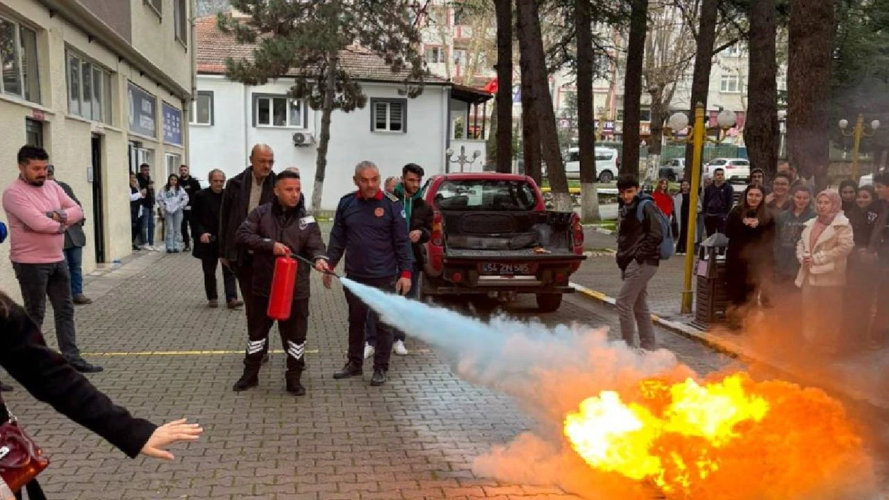 SUBÜ öğrencileri için kritik eğitim: Yangın tatbikatı ve eğitimi yapıldı