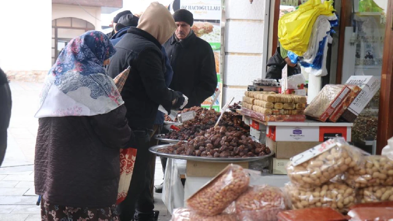 Ramazan öncesi hurma fiyatları tezgahlarda belirlendi