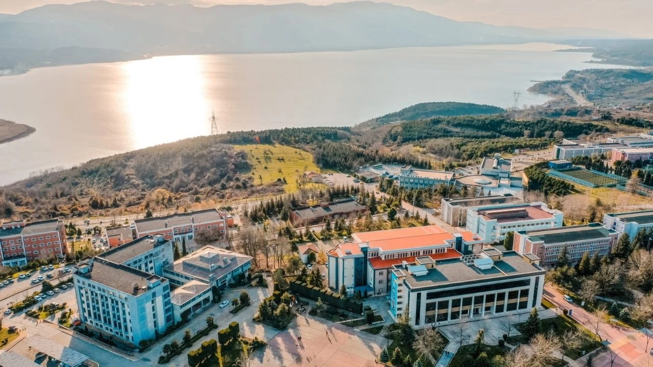 Sakarya Üniversitesi Devlet Konservatuvarı Ses Eğitimi Bölümü öğretim üyesi Prof. Dr. Sertan Demir TÜBİTAK projesini tanıtıyor