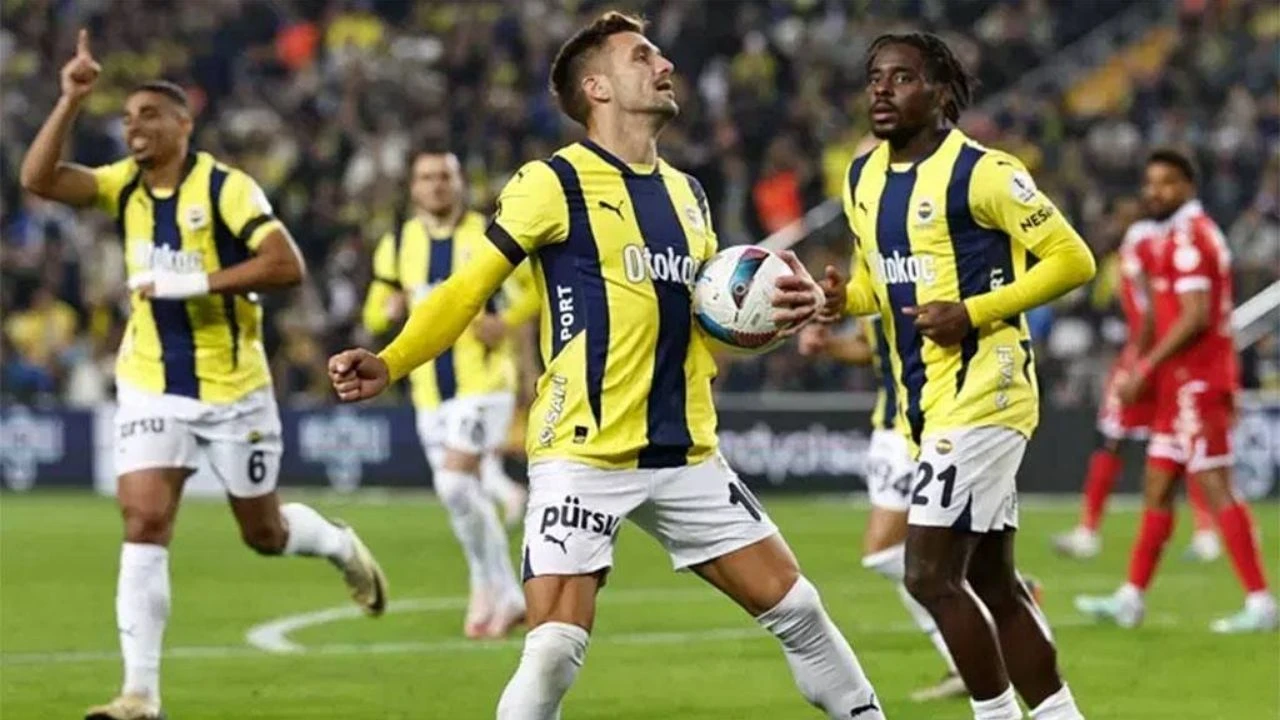 fenerbahce-kayserispor-deplasmaninda-farki-acti-3-1-ilk-yari-skoru