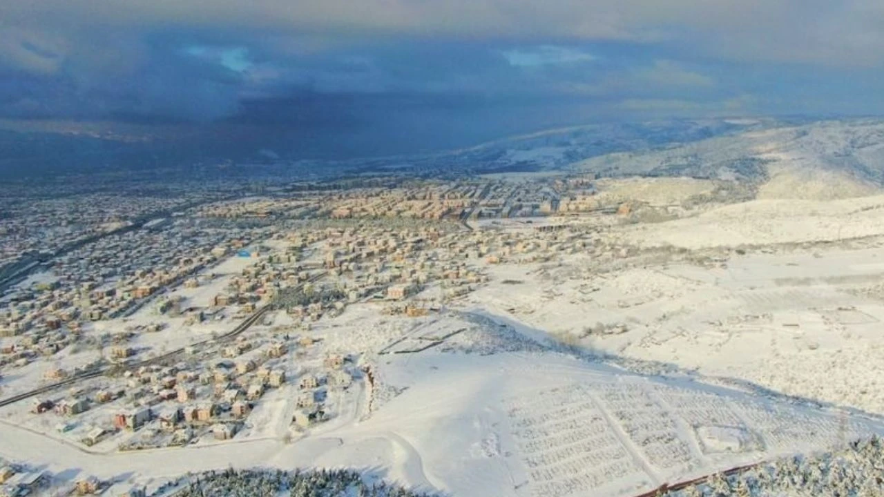 izmit-merkezde-kar-yagisi-basladi-kocaelide-beyaz-manzara